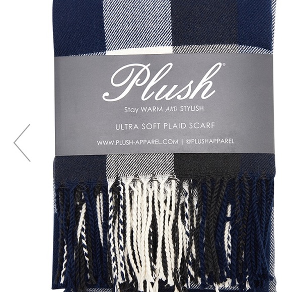 plush Accessories - 🎉HP🎉NWT Plush ultra soft plaid scarf with fringe